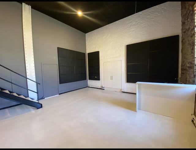 105M² OFFICE TO LET IN WOODSTOCK